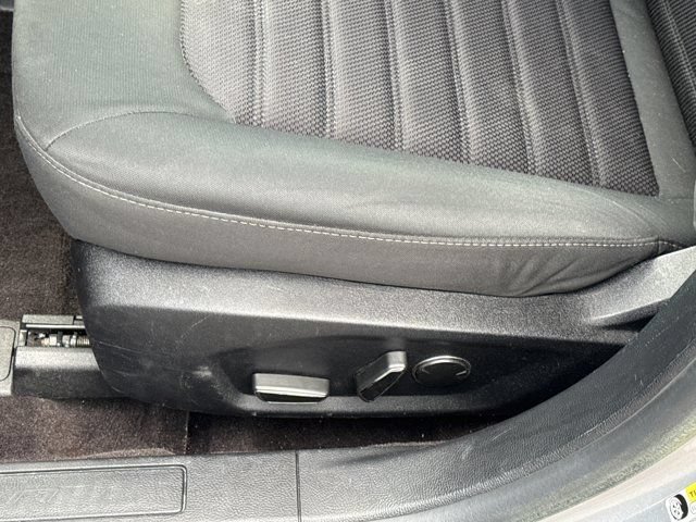 Used 2020 Ford Fusion SE FWD image 14