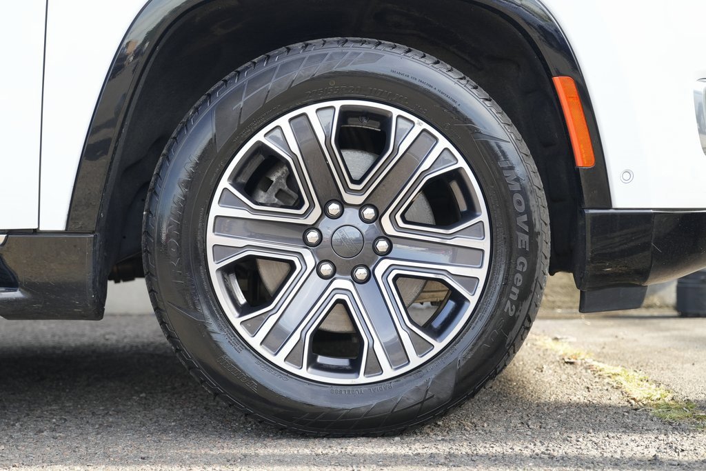 Used 2023 Jeep Wagoneer L Series II image 12