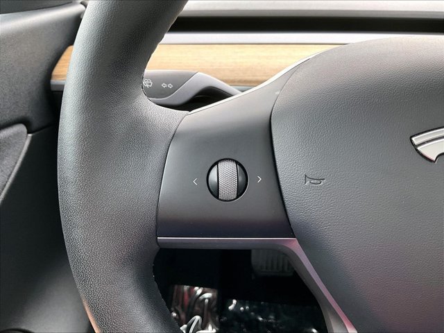 Used 2021 Tesla Model Y Long Range AWD/4WD image 19