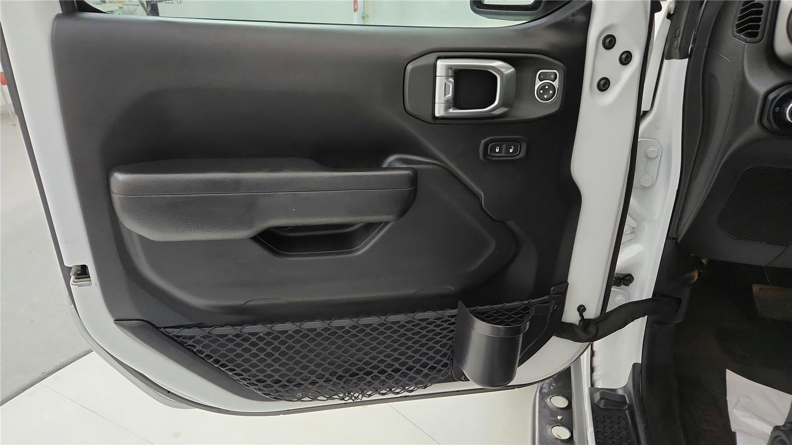 Used 2022 Jeep Wrangler Unlimited Sport image 18