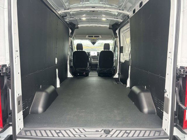 New 2026 Ford Transit 250 148 Medium Roof w/ Load Area Protection Package RWD image 8