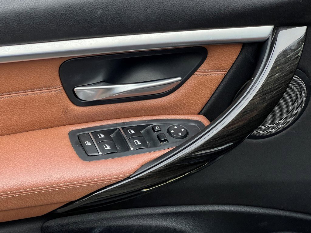 Used 2017 BMW 330e 330e iPerformance 4dr Car image 15