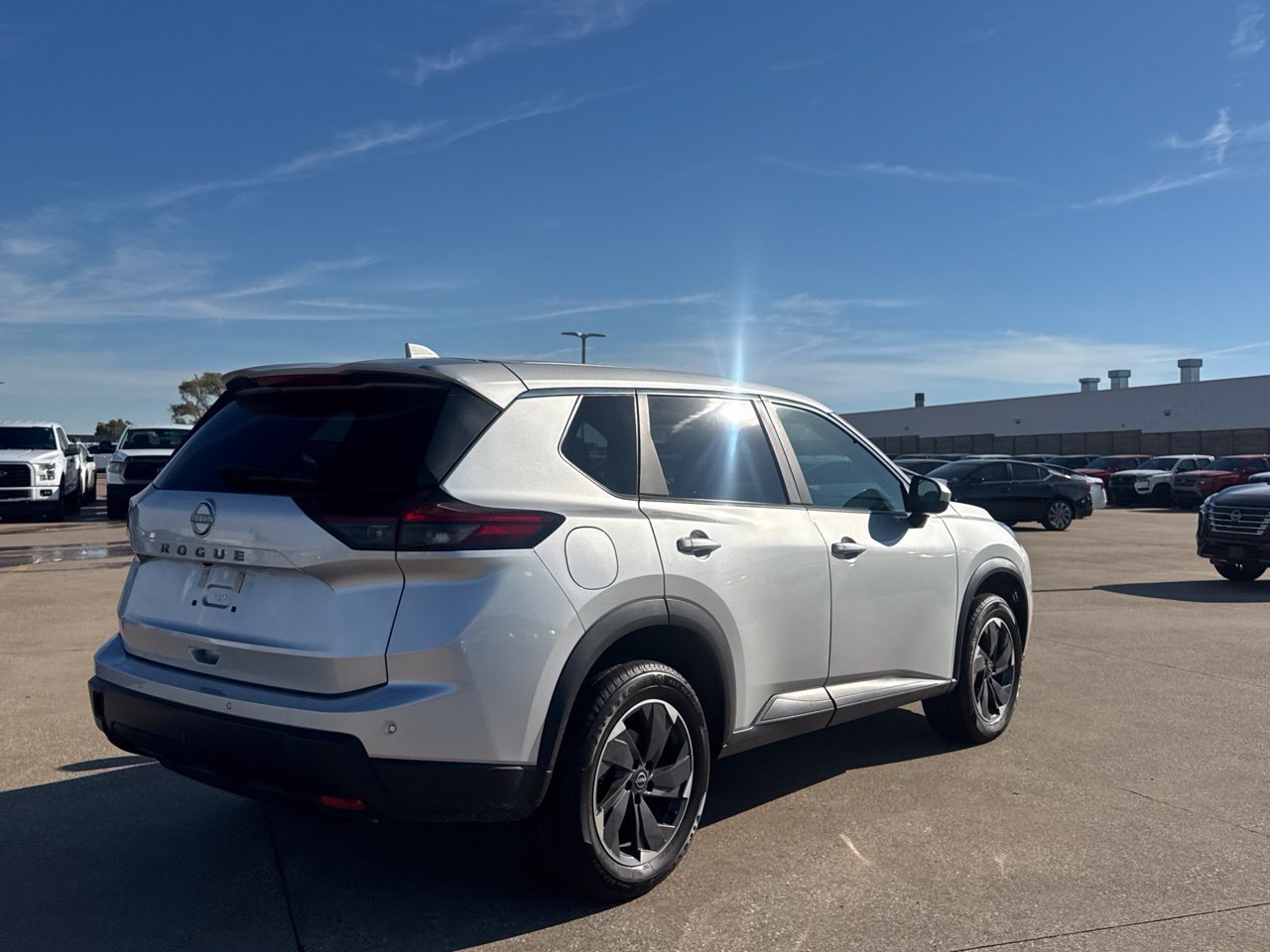 Certified 2025 Nissan Rogue SV FWD image 23