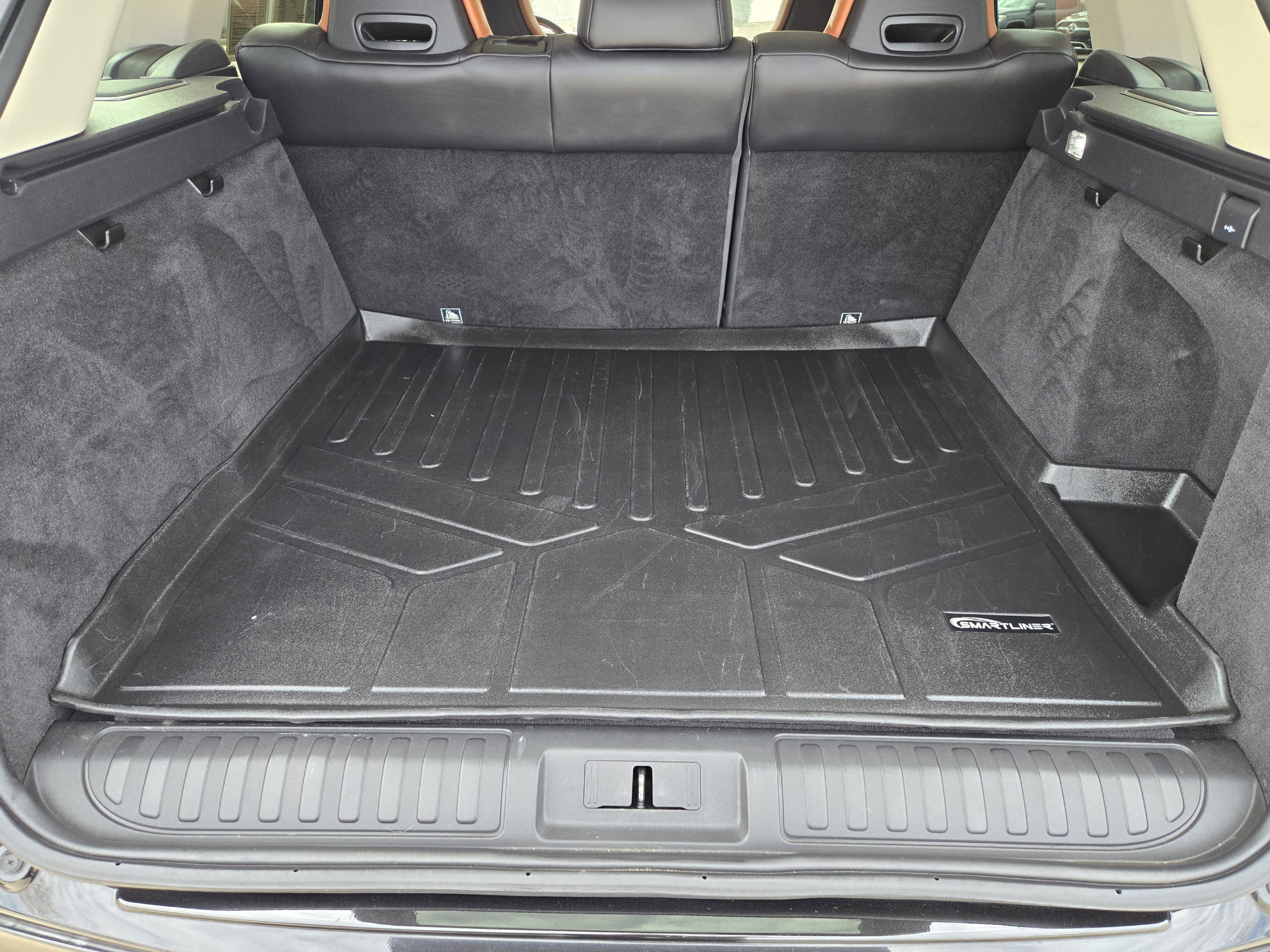 Used 2017 Land Rover Range Rover Sport SVR image 32