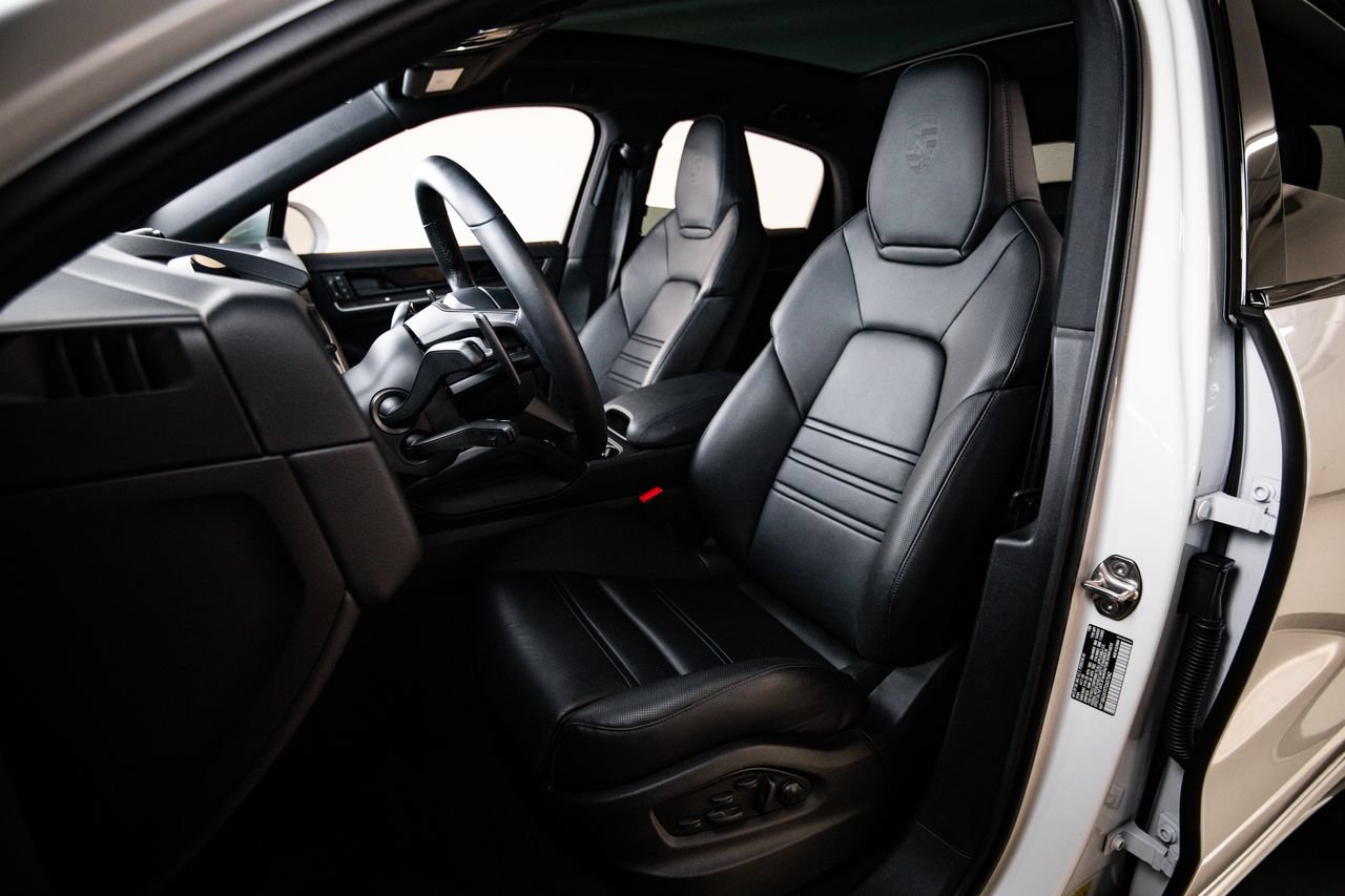 Certified 2026 Porsche Cayenne Coupe AWD/4WD image 5