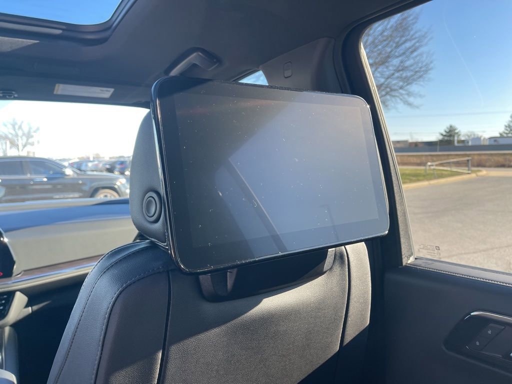 New 2026 Chevrolet Suburban Premier image 22