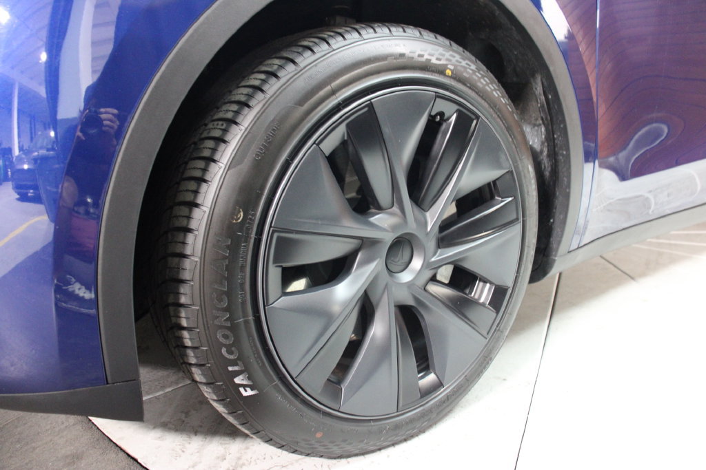 Used 2024 Tesla Model Y 2WD image 10