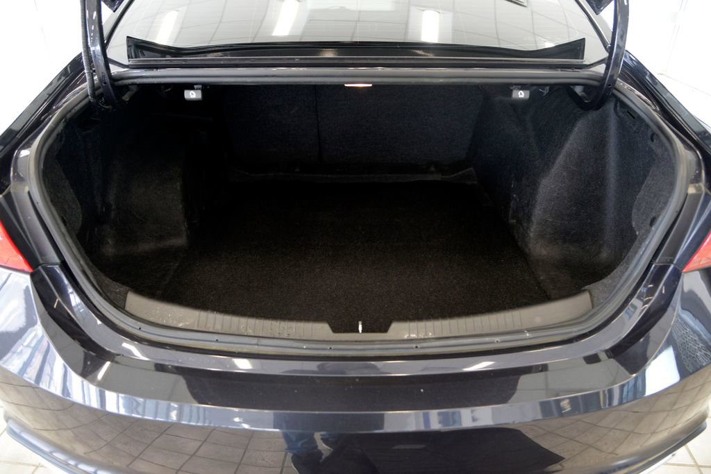 Used 2022 Chevrolet Malibu RS image 28