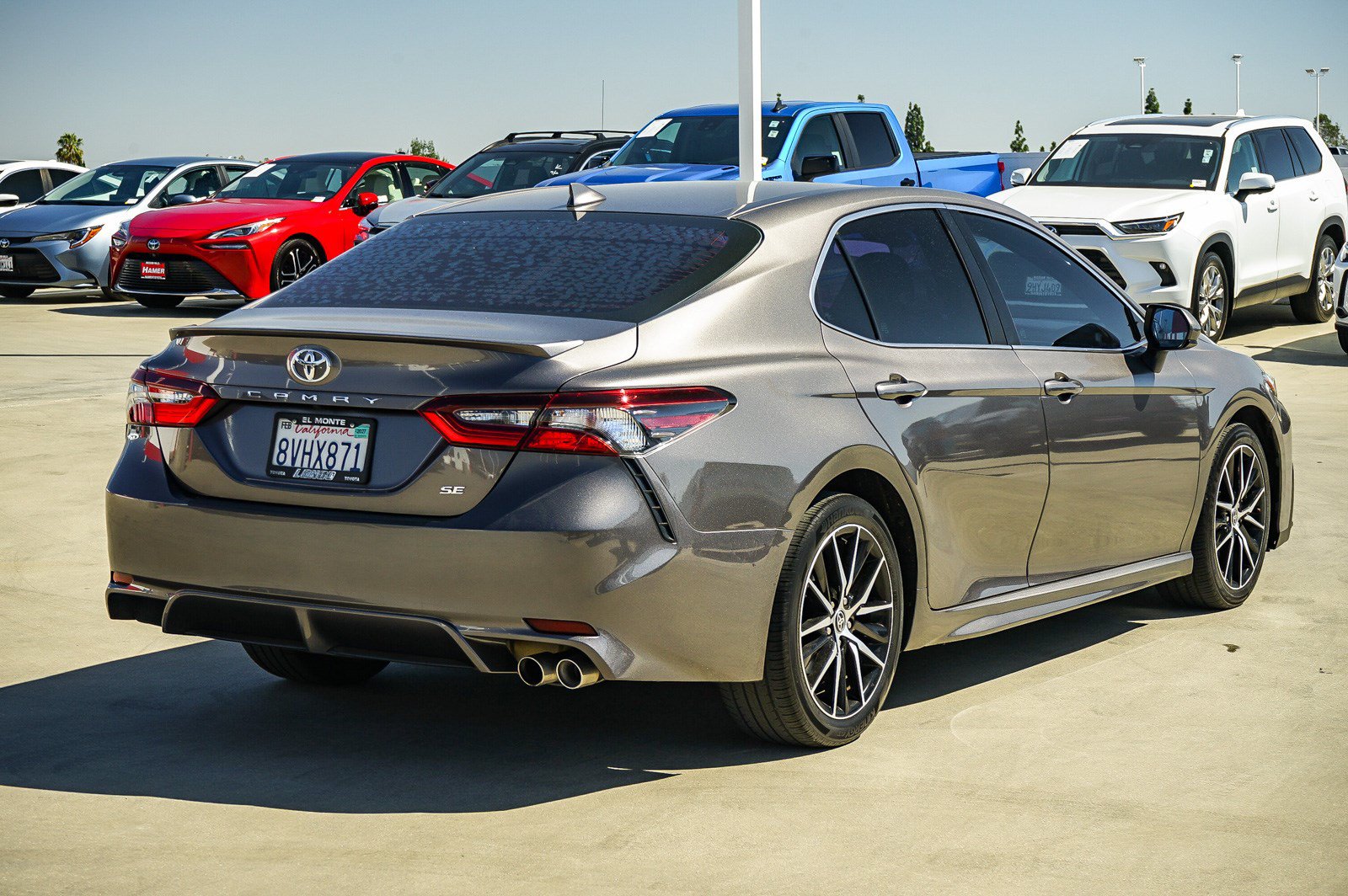 Used 2021 Toyota Camry SE w/ Carpet Mat Package (TMS) FWD image 7