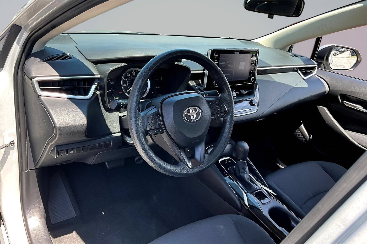 Used 2021 Toyota Corolla LE FWD image 11