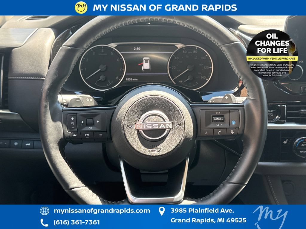 Used 2025 Nissan Pathfinder SL AWD/4WD image 14