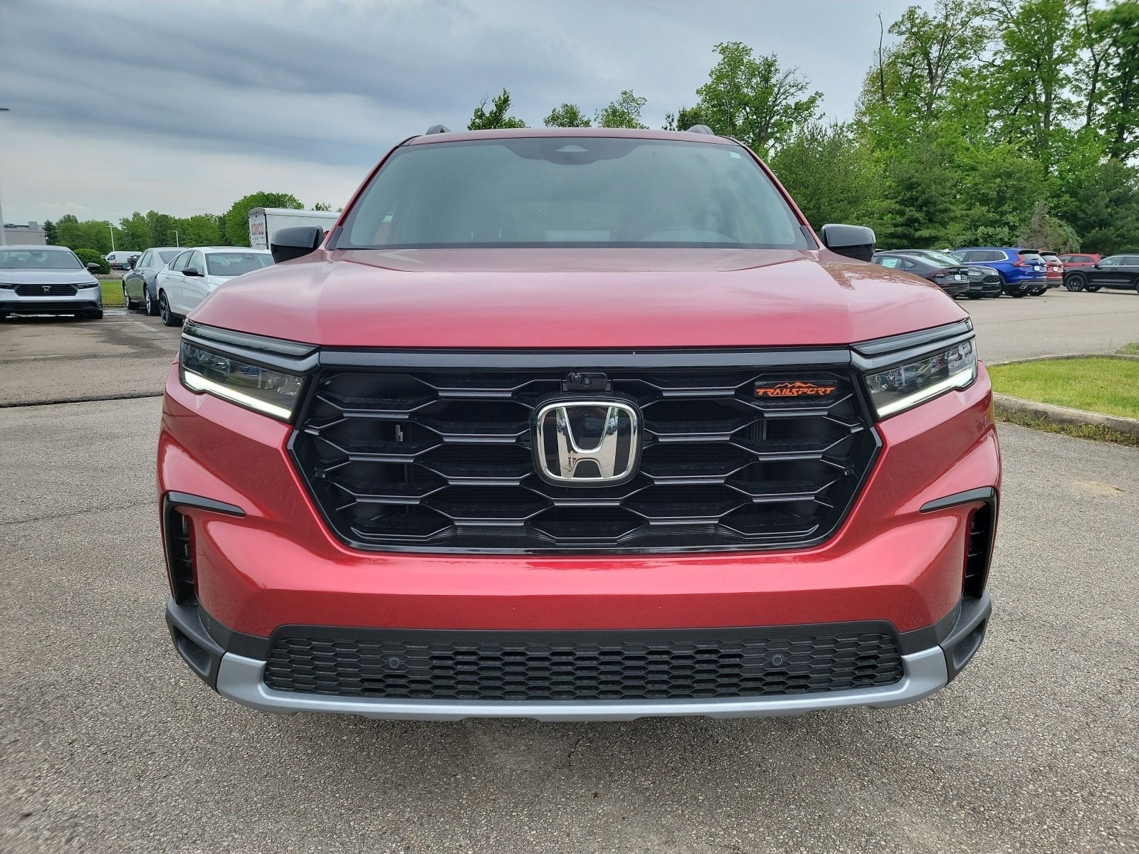 Used 2025 Honda Pilot TrailSport image 2