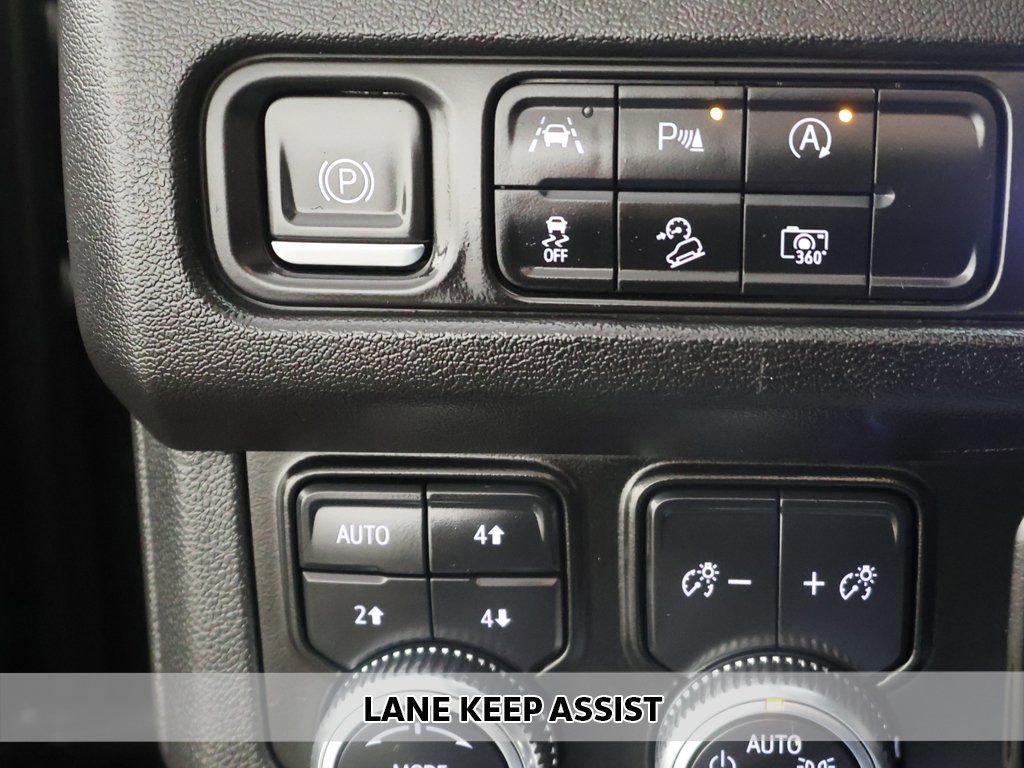 Used 2023 GMC Yukon XL AT4 w/ AT4 Premium Plus Package AWD/4WD image 8