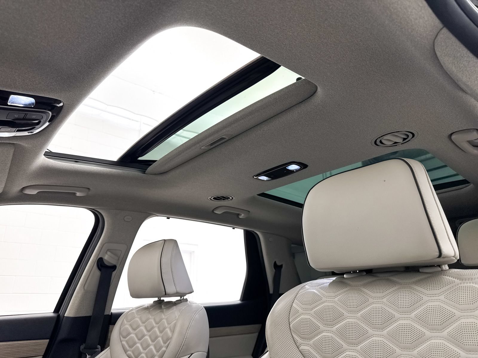 Used 2022 Hyundai Palisade Limited FWD image 3