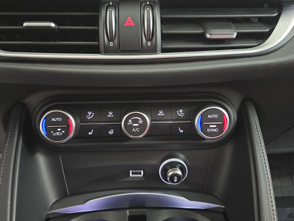 Used 2022 Alfa Romeo Stelvio Veloce AWD/4WD image 25