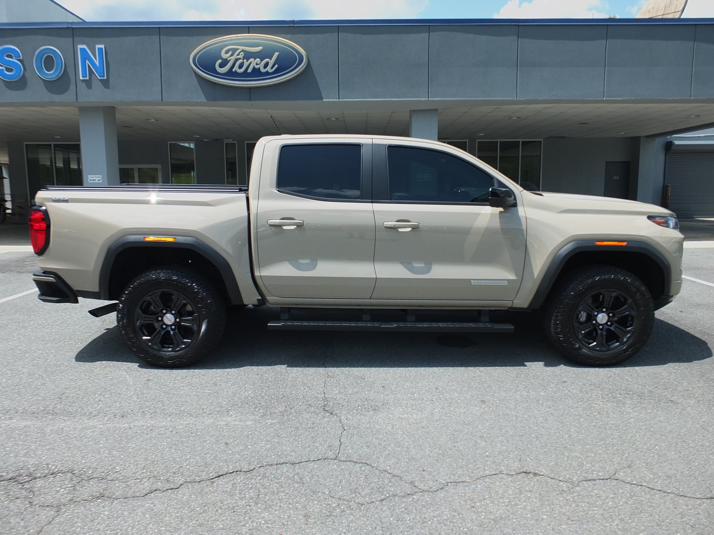 Used 2024 GMC Canyon Elevation w/ Elevation Premium Package AWD/4WD image 2