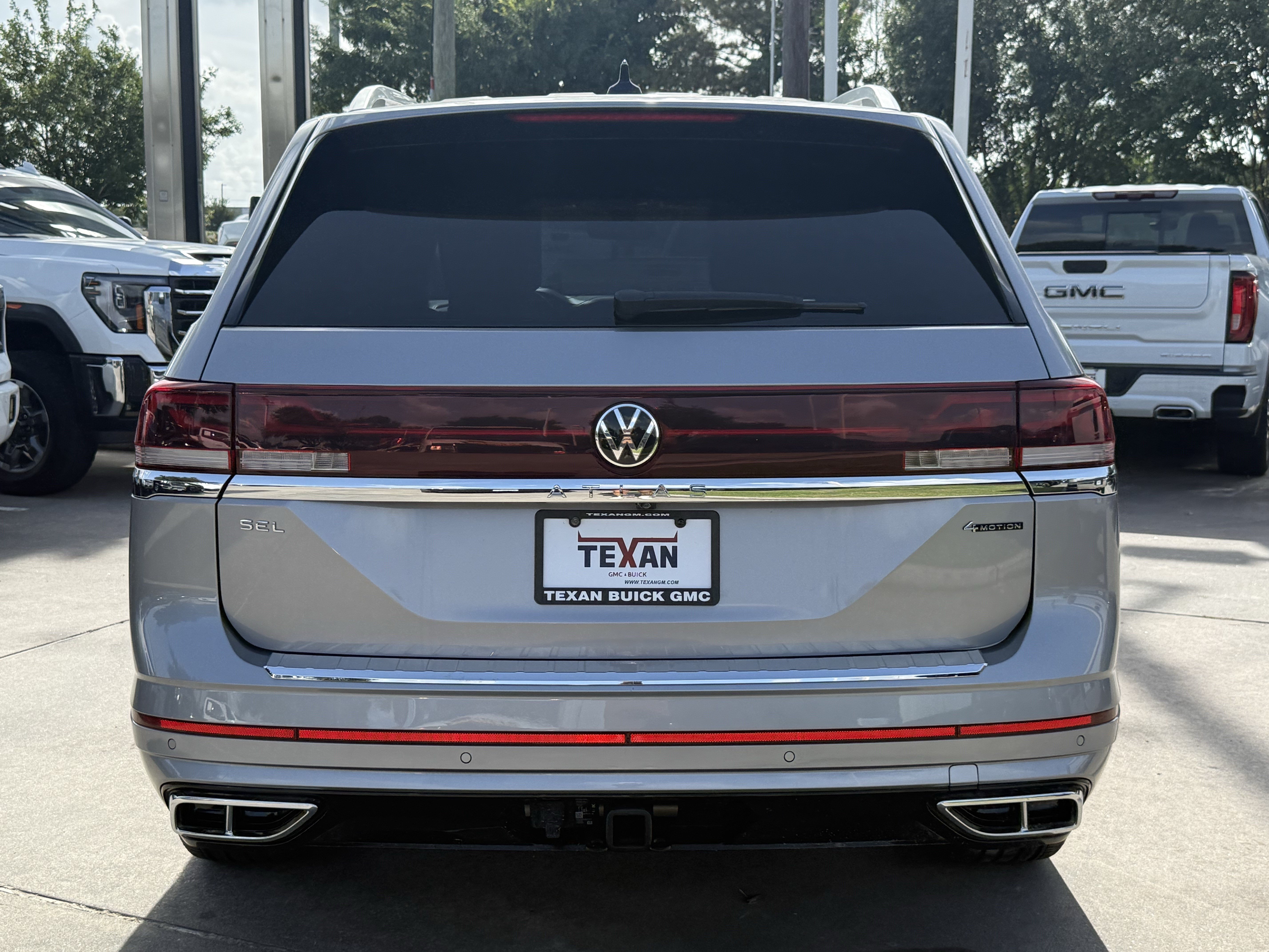Used 2024 Volkswagen Atlas SEL Premium R-Line AWD/4WD image 6