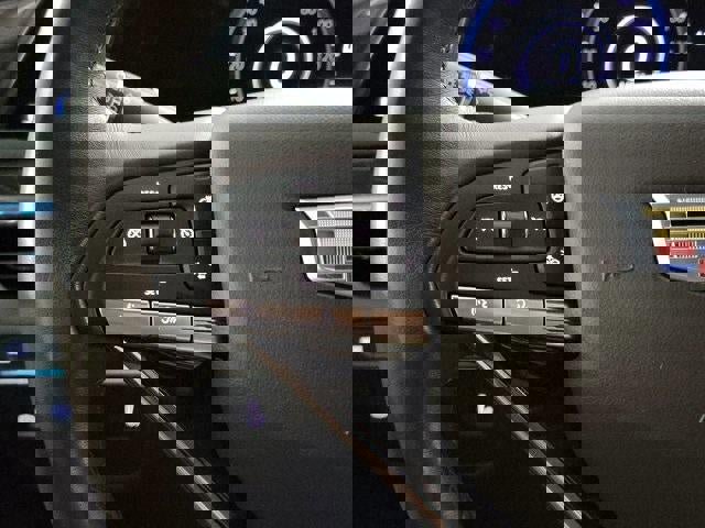 Certified 2022 Cadillac Escalade Premium Luxury image 19