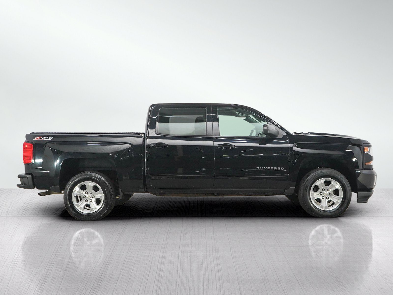 Used 2017 Chevrolet Silverado 1500 LT w/ All Star Edition AWD/4WD image 6