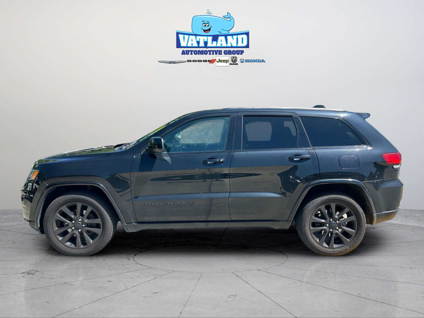 Used 2018 Jeep Grand Cherokee Altitude RWD image 2