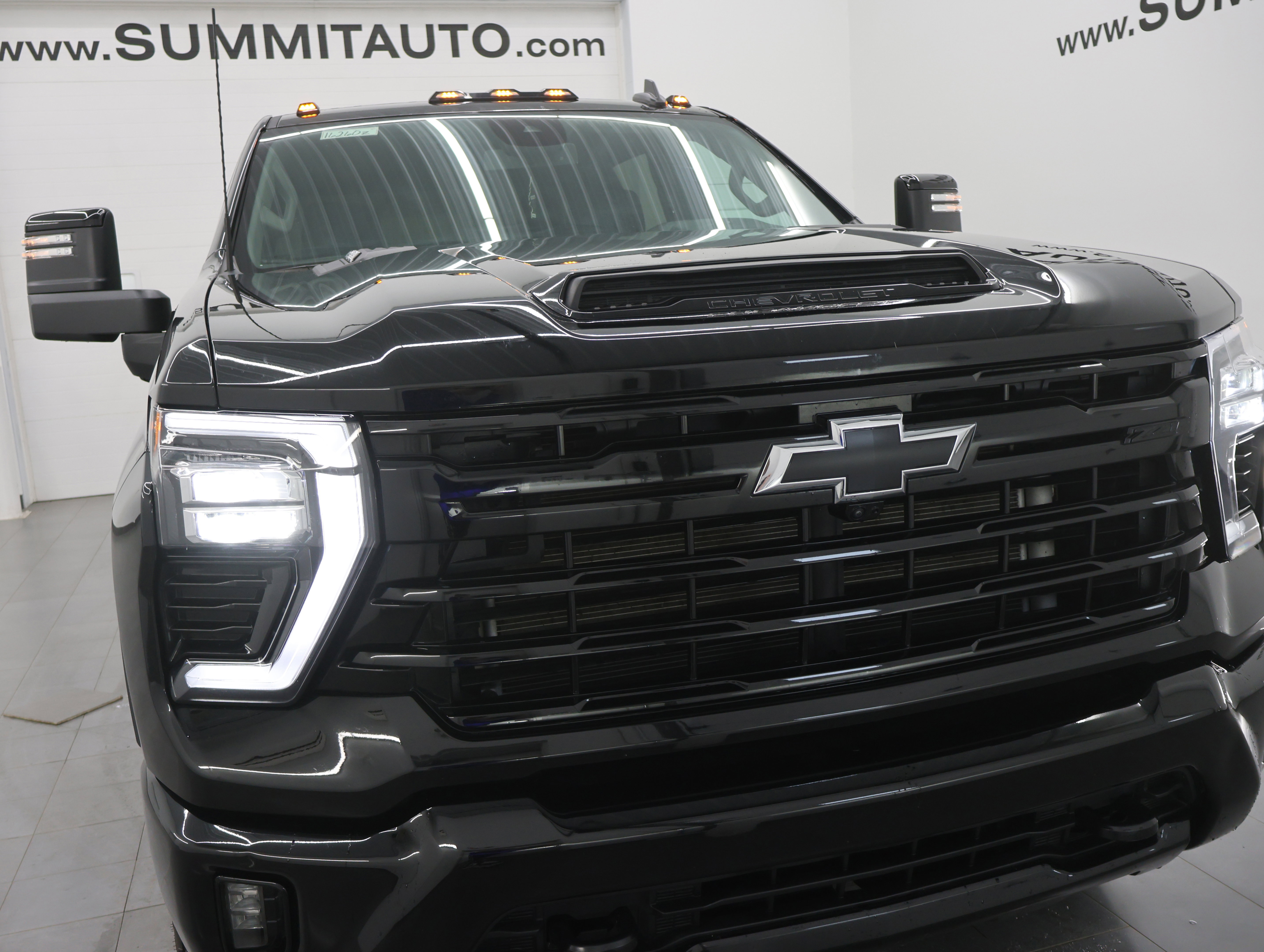 Used 2024 Chevrolet Silverado 2500 LT w/ Midnight Edition image 26