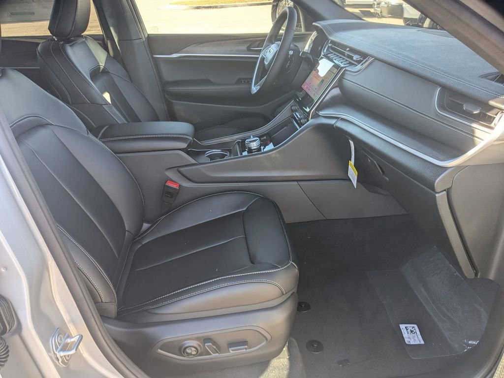 New 2025 Jeep Grand Cherokee Limited w/ Black Appearance Package image 35