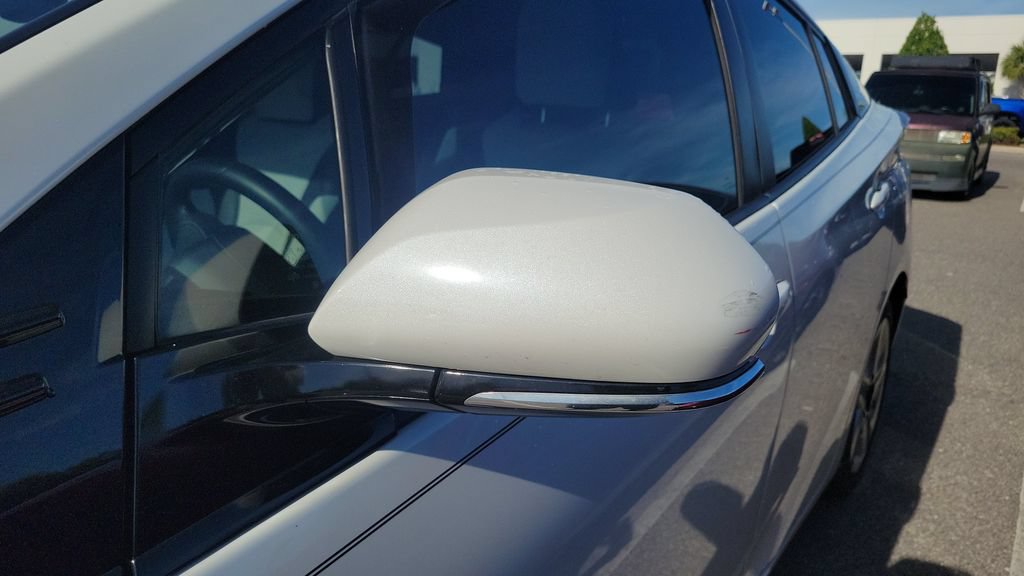 Certified 2017 Toyota Prius Four Touring FWD image 7