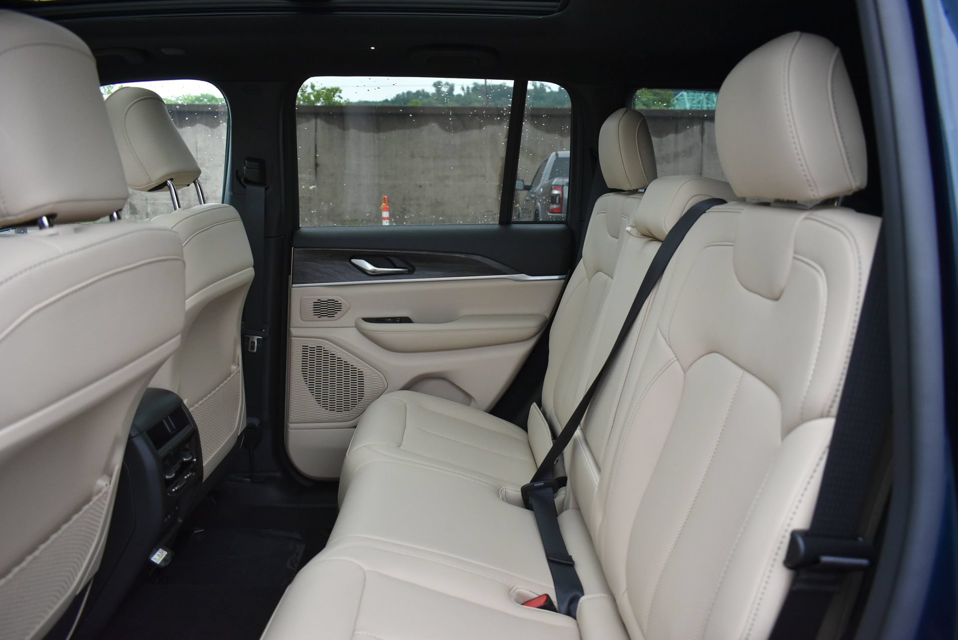 New 2026 Jeep Grand Cherokee Limited w/ Luxury Tech Group II AWD/4WD image 17