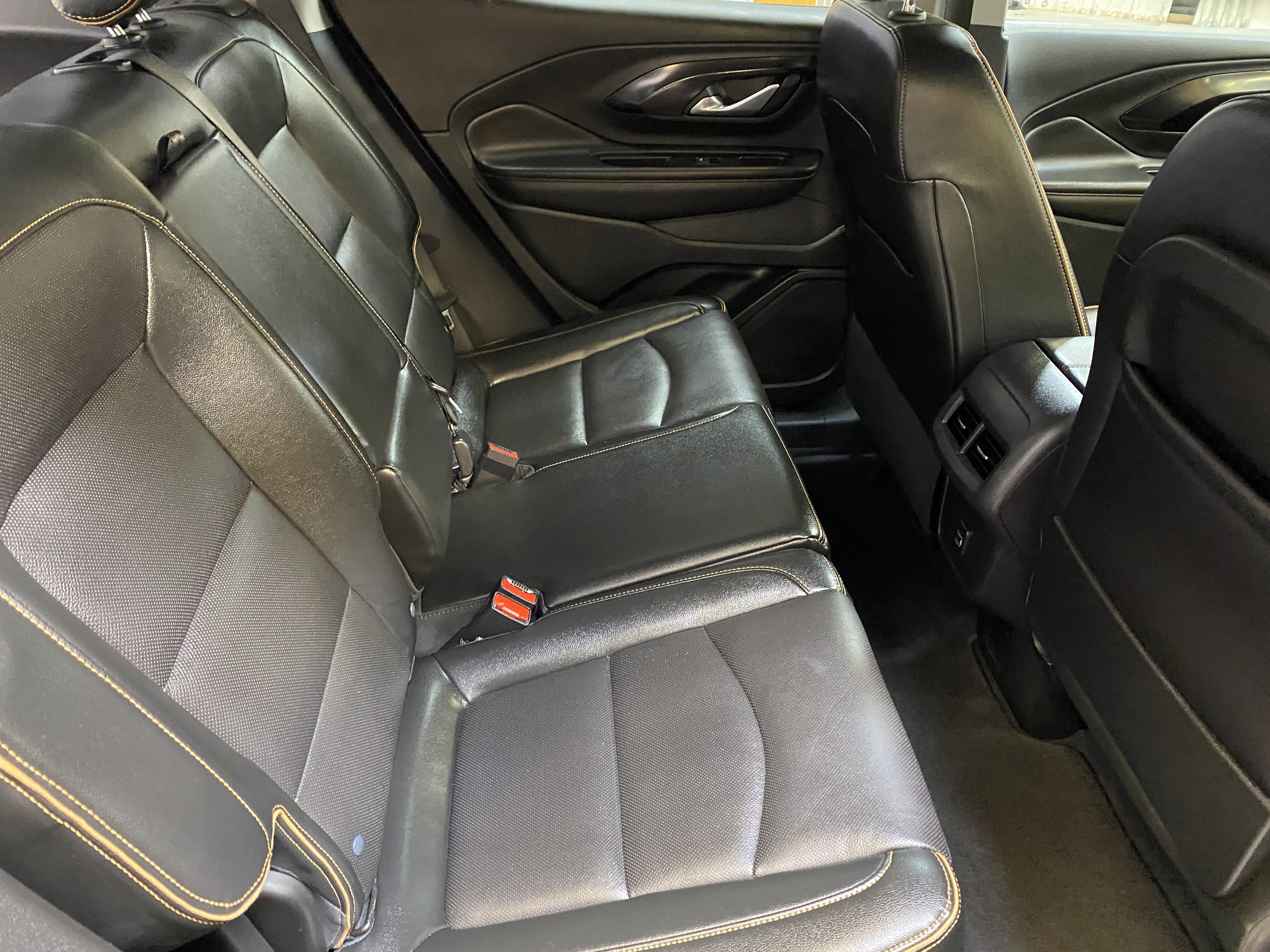 Used 2023 GMC Terrain AT4 image 27