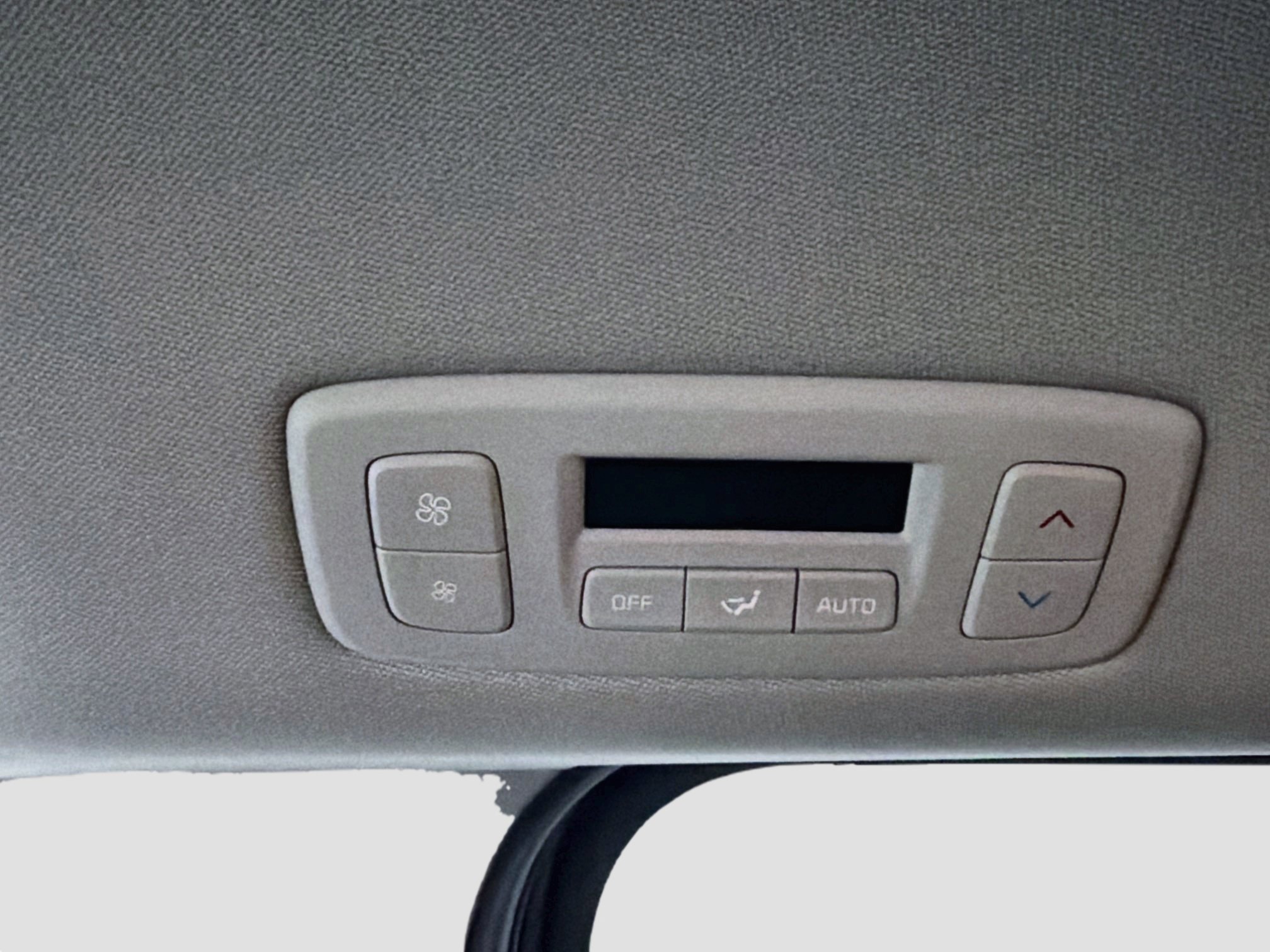 Used 2025 Kia Carnival FWD image 26