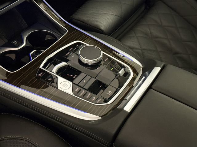 Used 2024 BMW X7 xDrive40i w/ Premium Package image 30