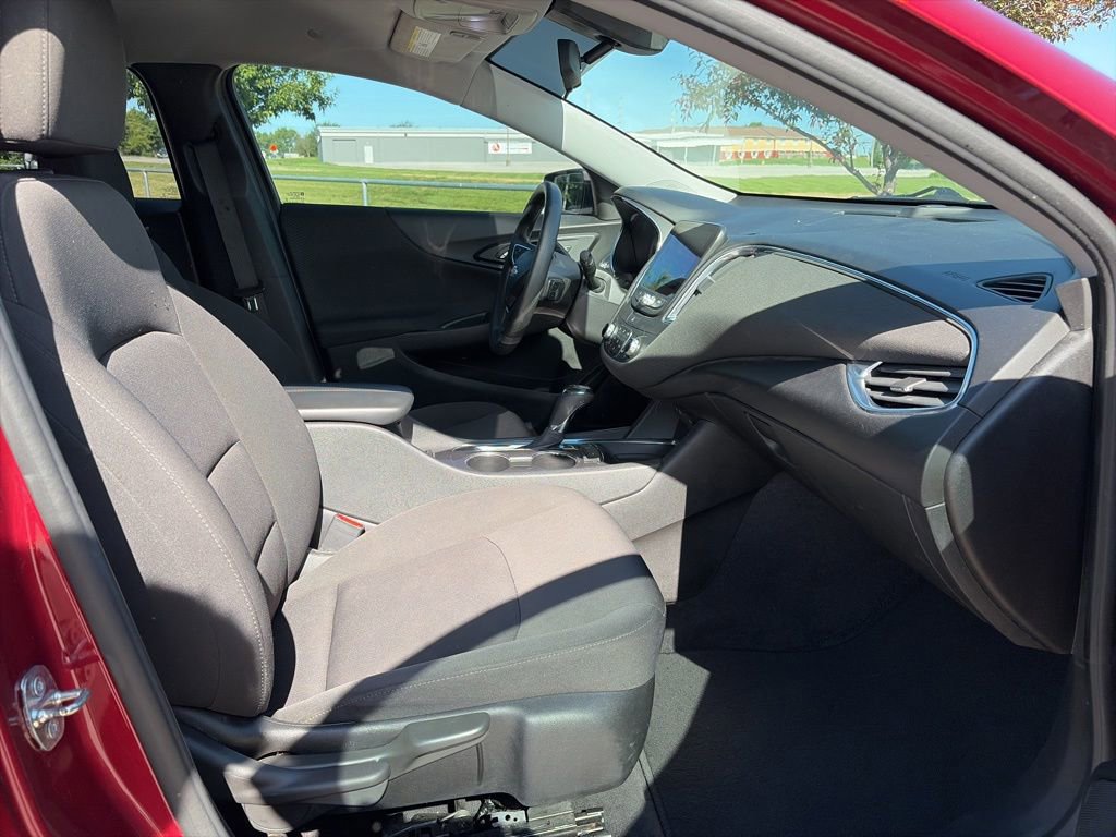 Used 2019 Chevrolet Malibu LT w/ Driver Confidence Package FWD image 26