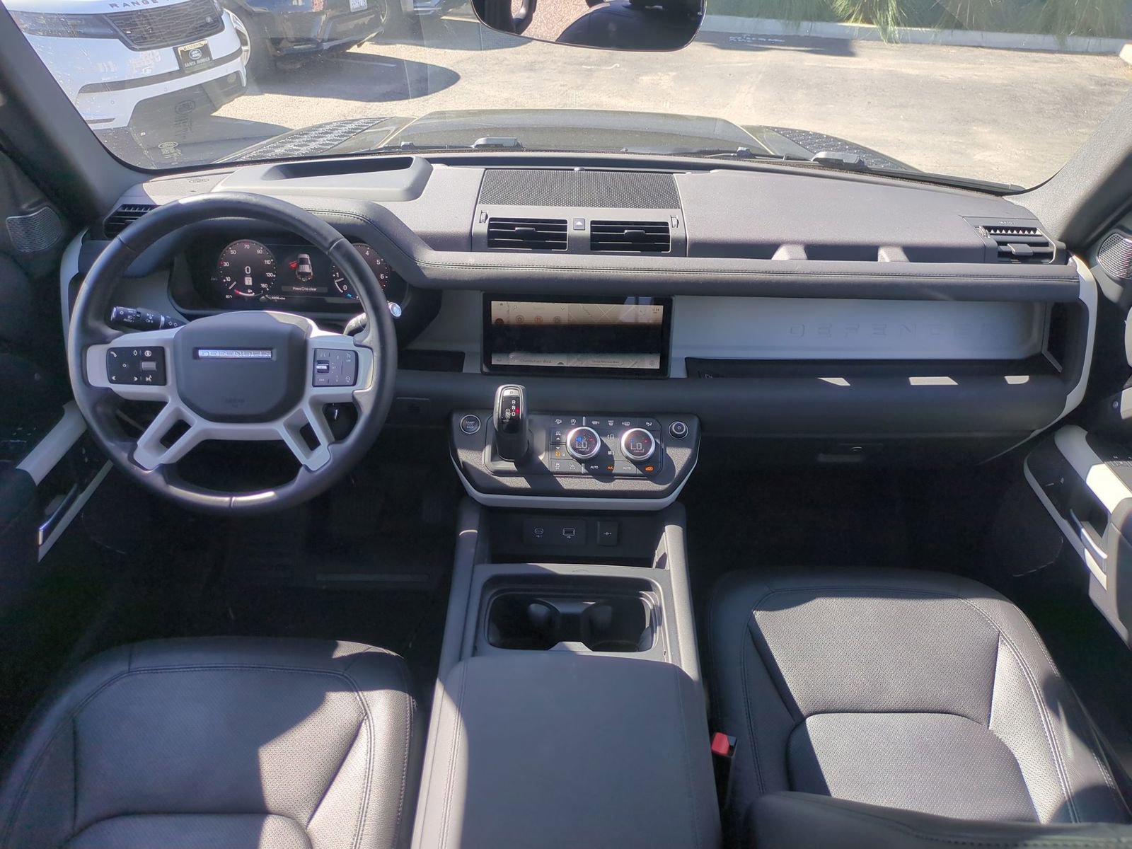 Used 2024 Land Rover Defender 110 SE image 26