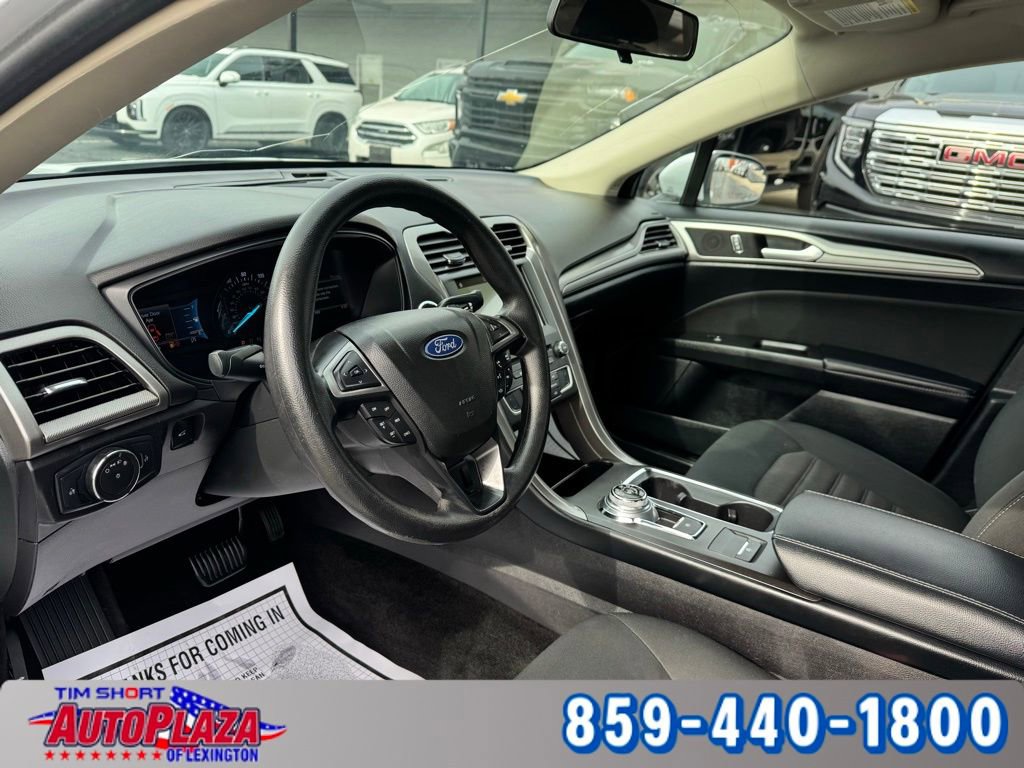 Used 2018 Ford Fusion SE w/ Fusion SE Technology Package image 17