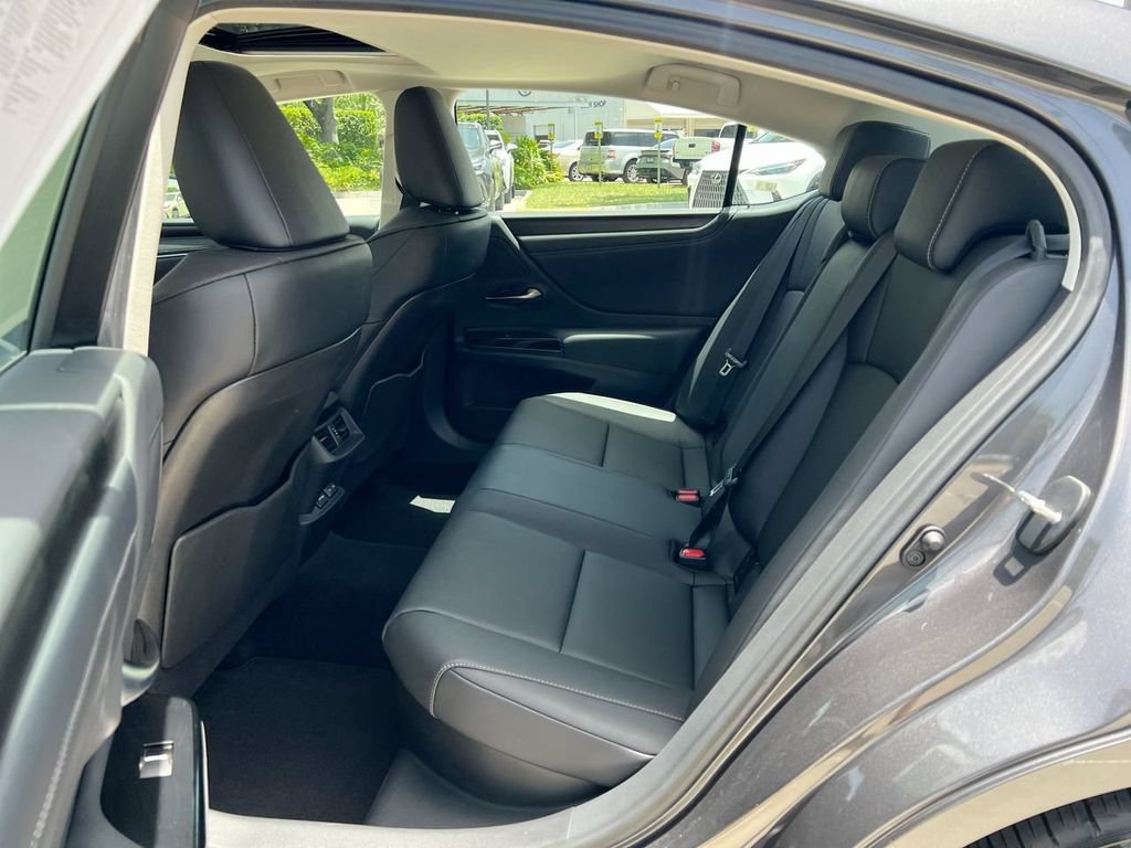 Certified 2025 Lexus ES 300h w/ Premium Package FWD image 19
