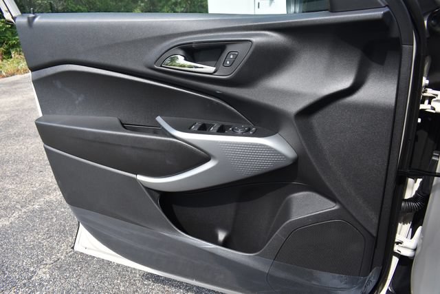 New 2026 Chevrolet Trax RS w/ Sunroof Package FWD image 31