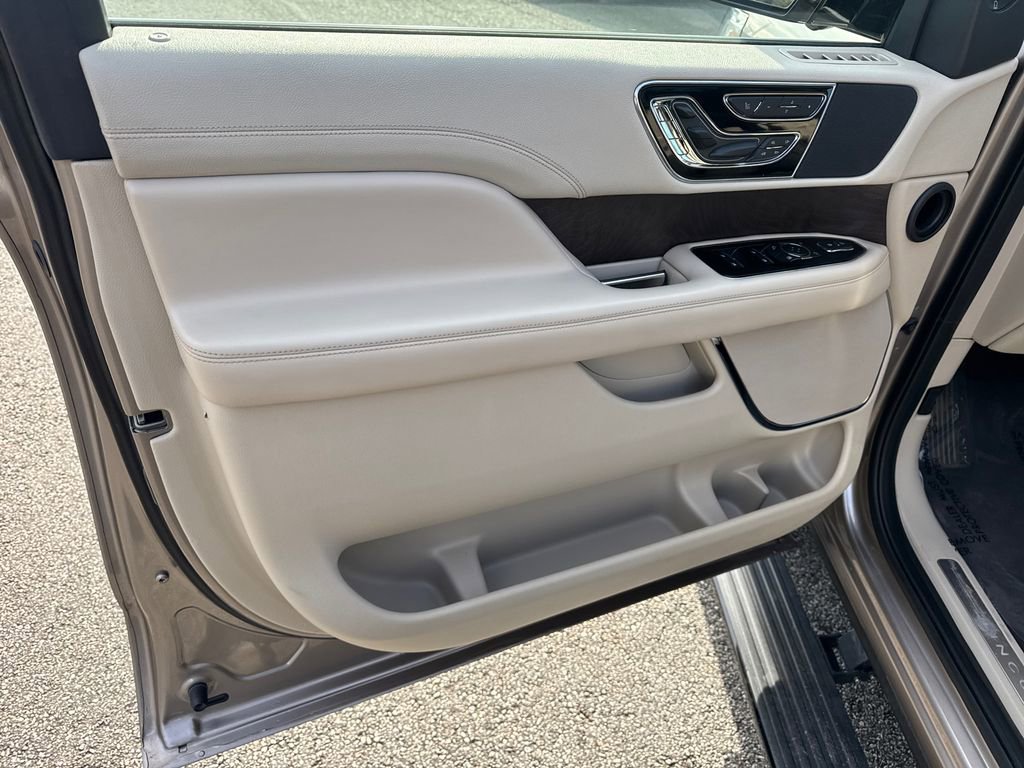 Used 2019 Lincoln Navigator Reserve w/ Cargo Package image 10