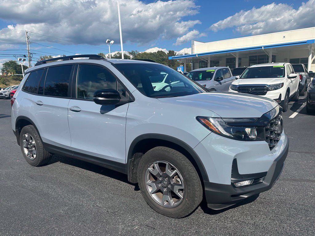 Used 2023 Honda Passport TrailSport image 1