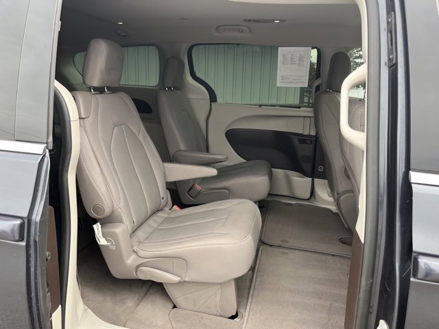 Used 2020 Chrysler Pacifica Touring w/ Advanced Safetytec Group image 34