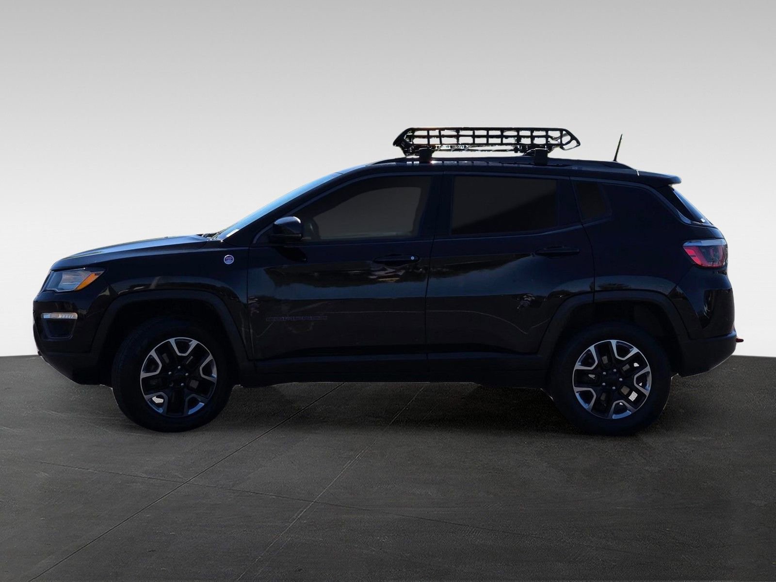 Used 2017 Jeep Compass Trailhawk w/ Leather Interior Group AWD/4WD image 7