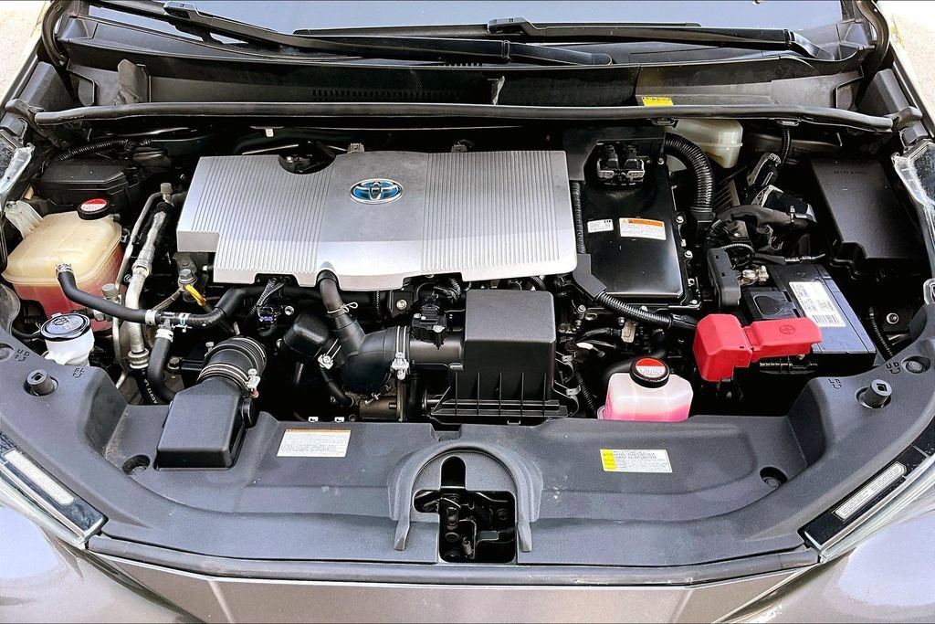 Used 2016 Toyota Prius Four Touring w/ Preferred Accessory Package FWD image 30