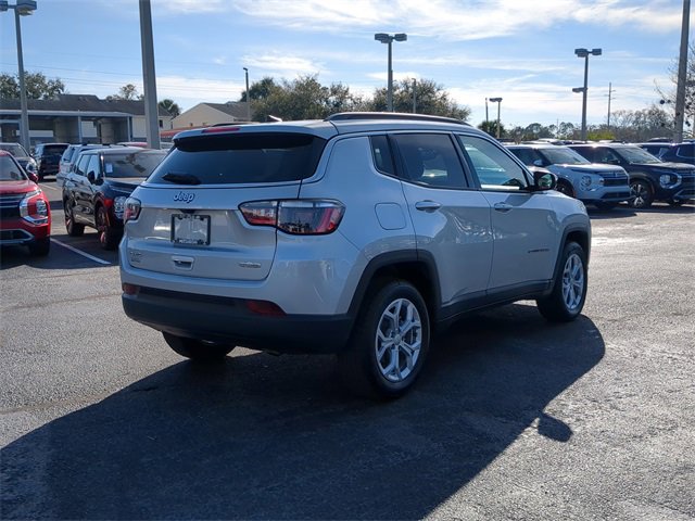 Used 2024 Jeep Compass Latitude image 6