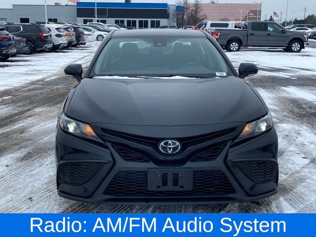 Used 2021 Toyota Camry SE image 2