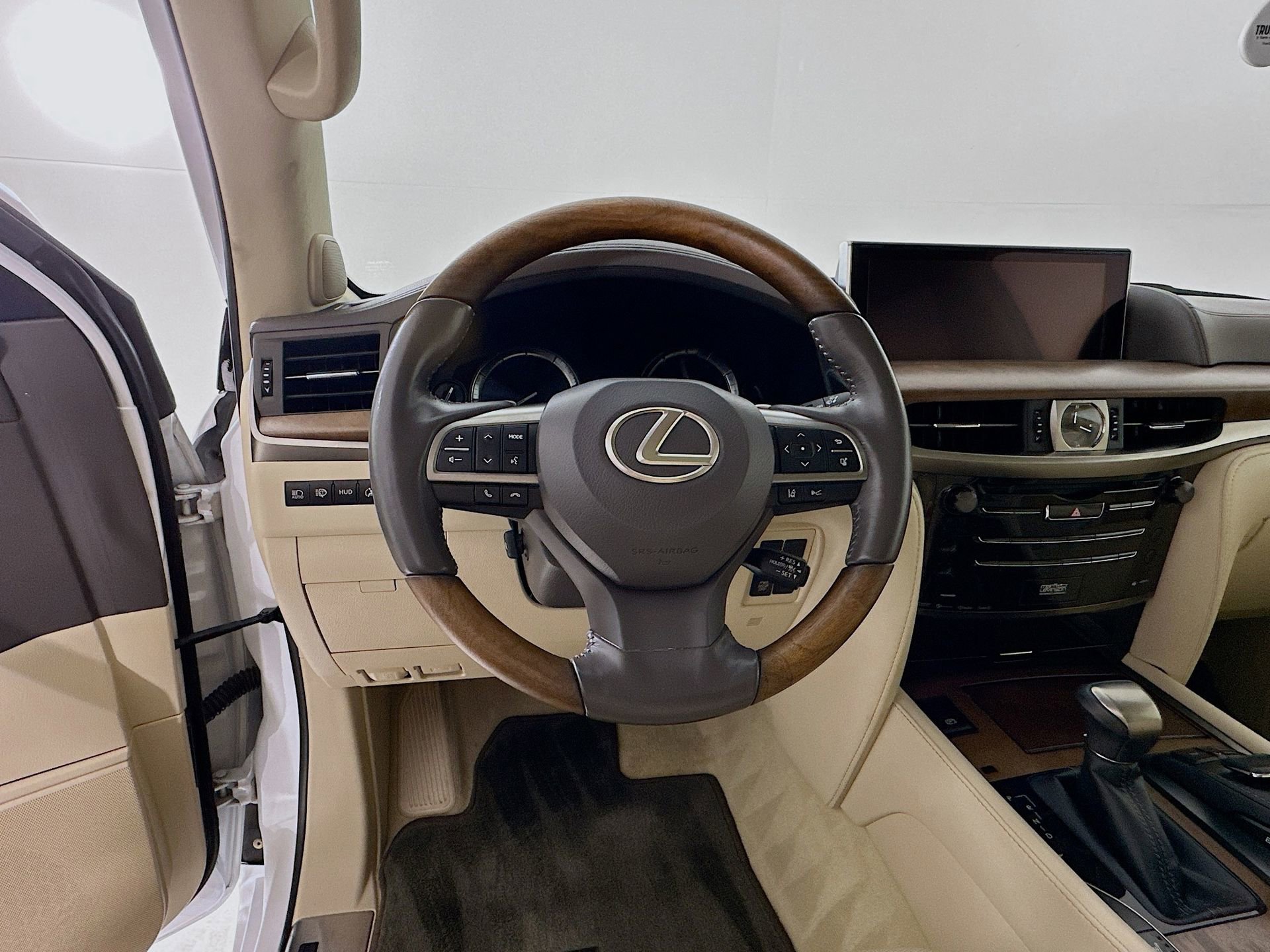 Used 2018 Lexus LX 570 4WD w/ Luxury Package image 12