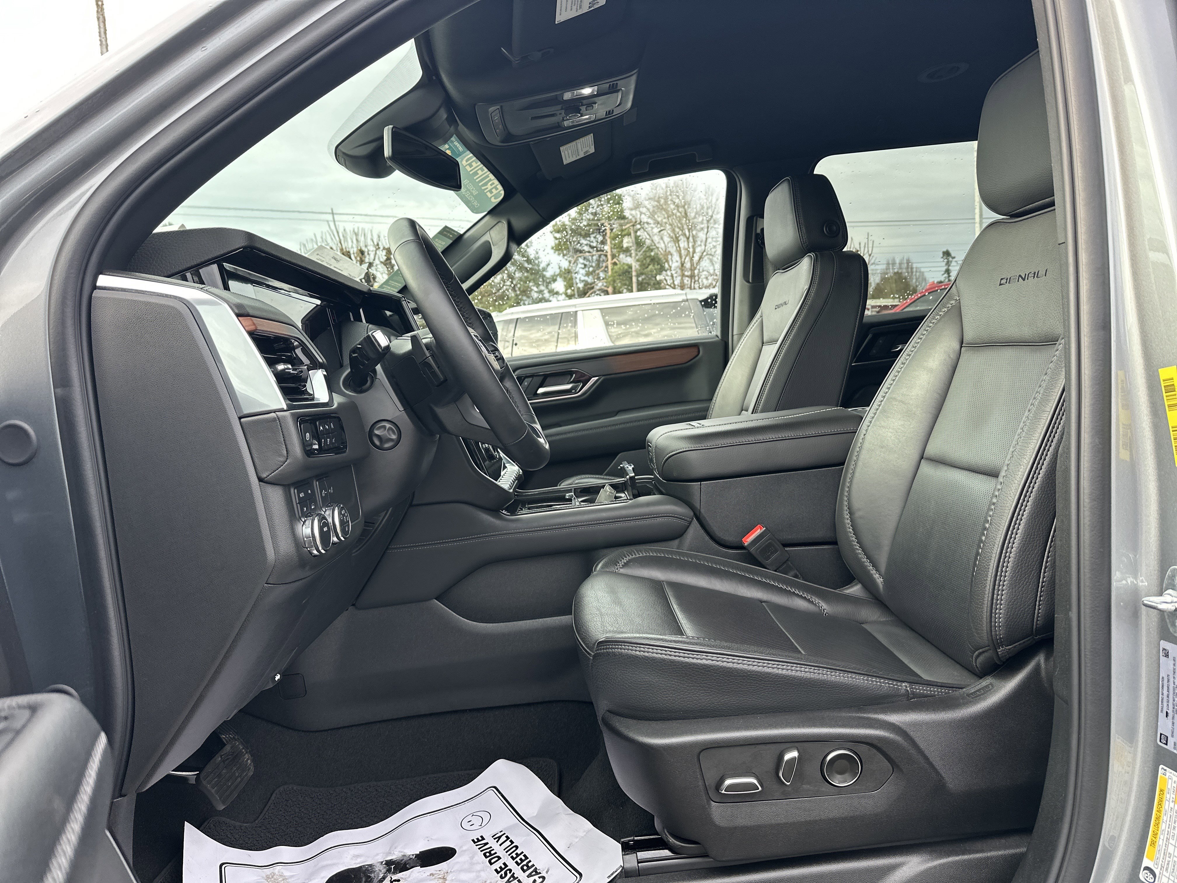 Certified 2025 GMC Yukon XL Denali image 10