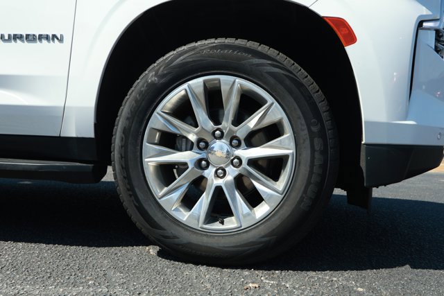 Used 2023 Chevrolet Suburban Premier image 5