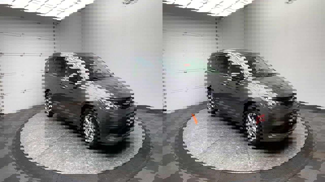 Used 2023 Chrysler Voyager LX image 39
