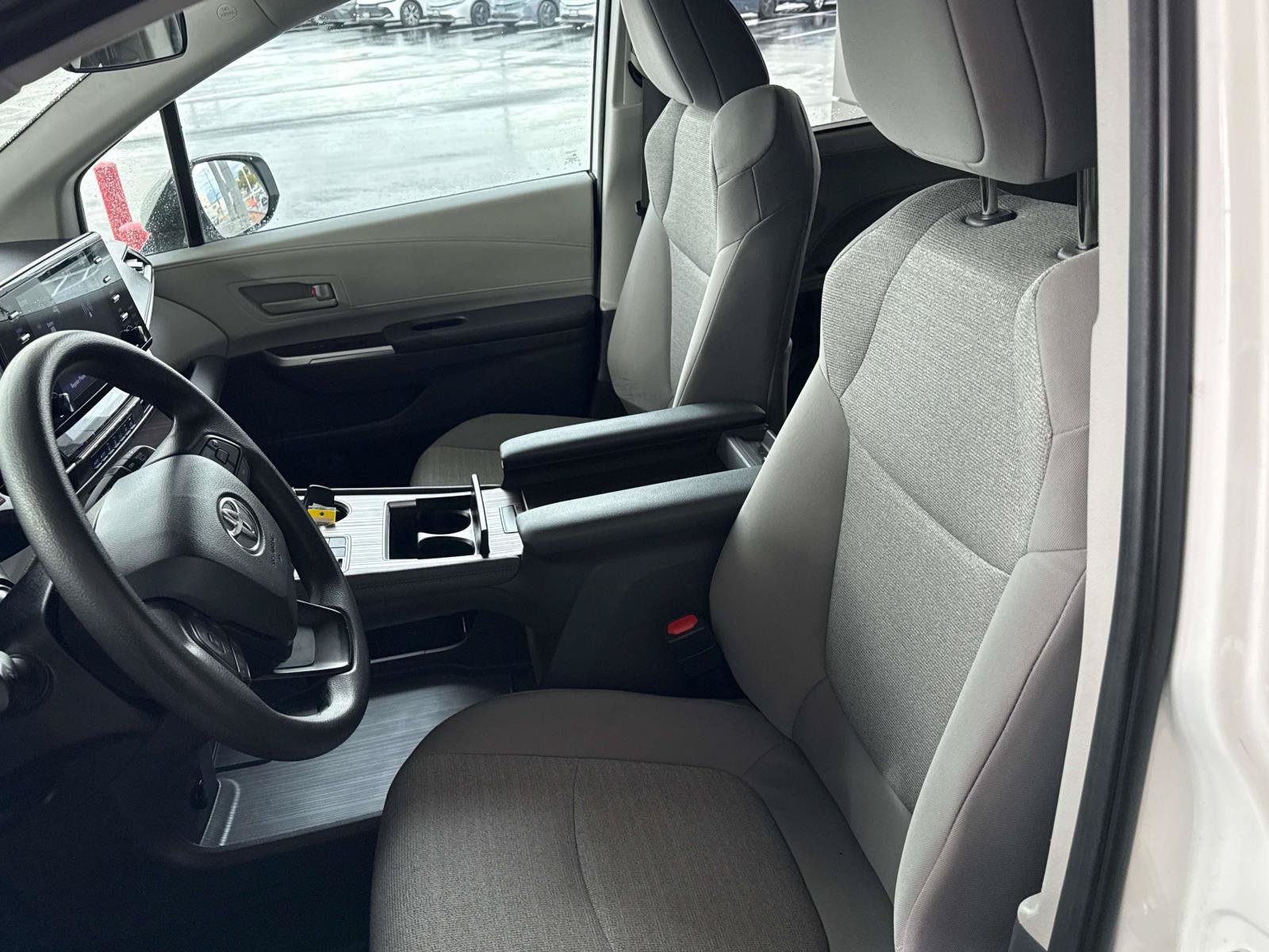 Used 2024 Toyota Sienna LE AWD/4WD image 12