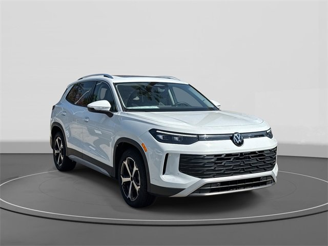 New 2025 Volkswagen Tiguan SE image 1