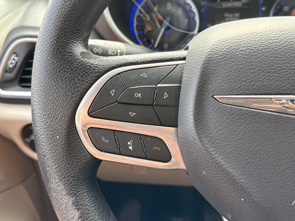 Used 2020 Chrysler Voyager Lxi image 25